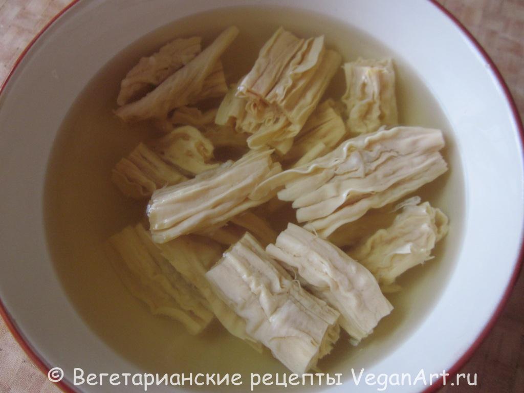 Вегетарианская уха с адыгейским сыром