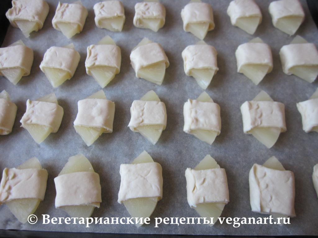 Рецепт слоеного печенья с кусочками ананасом